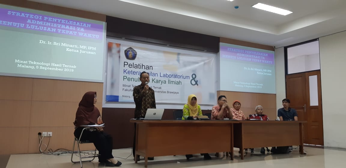 Pelatihan Keterampilan Laboratorium dan Penulisan Karya Ilmiah untuk Persiapkan Penyusunan Tugas Akhir Mahasiswa