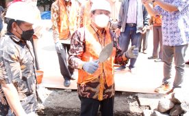 UB Rector Laying the First Stone for PPS Building Construction of Animal Science Faculty