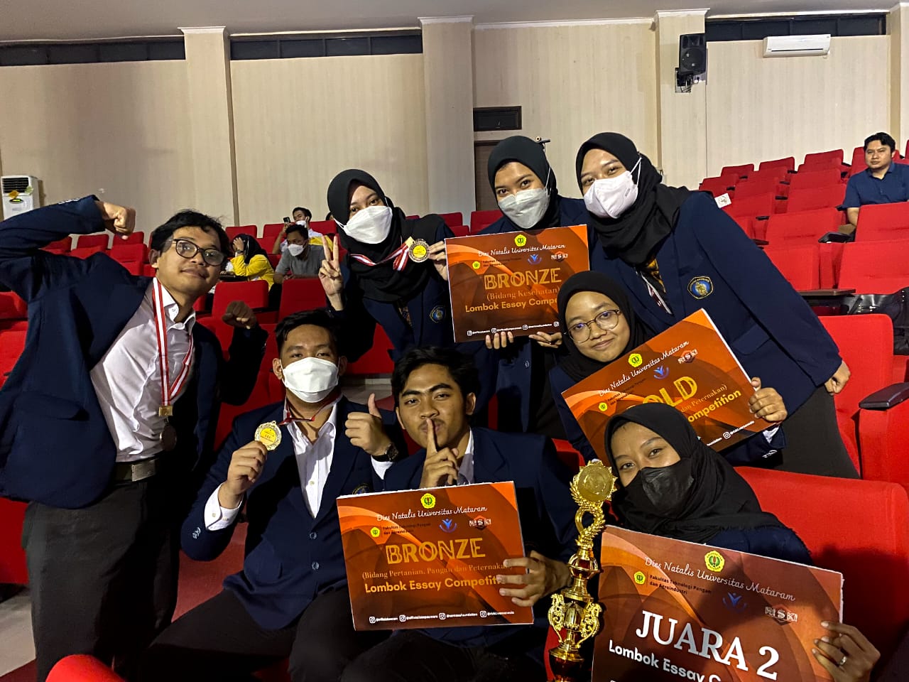 Kelompok Mahasiswa UB Raih Juara Umum dalam Lomba Essay Competition di Universitas Mataram