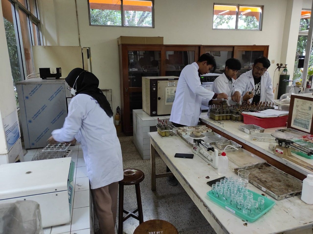 Collaboration of Lecturers and Students Researching Trace Minerals in Ruminants