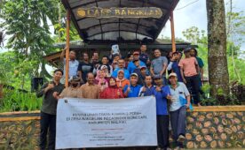 Lecturers and Students of Faculty of Animal Science UB Provide Dairy Goat Feed Assistance to Livestock Groups in Malang Regency