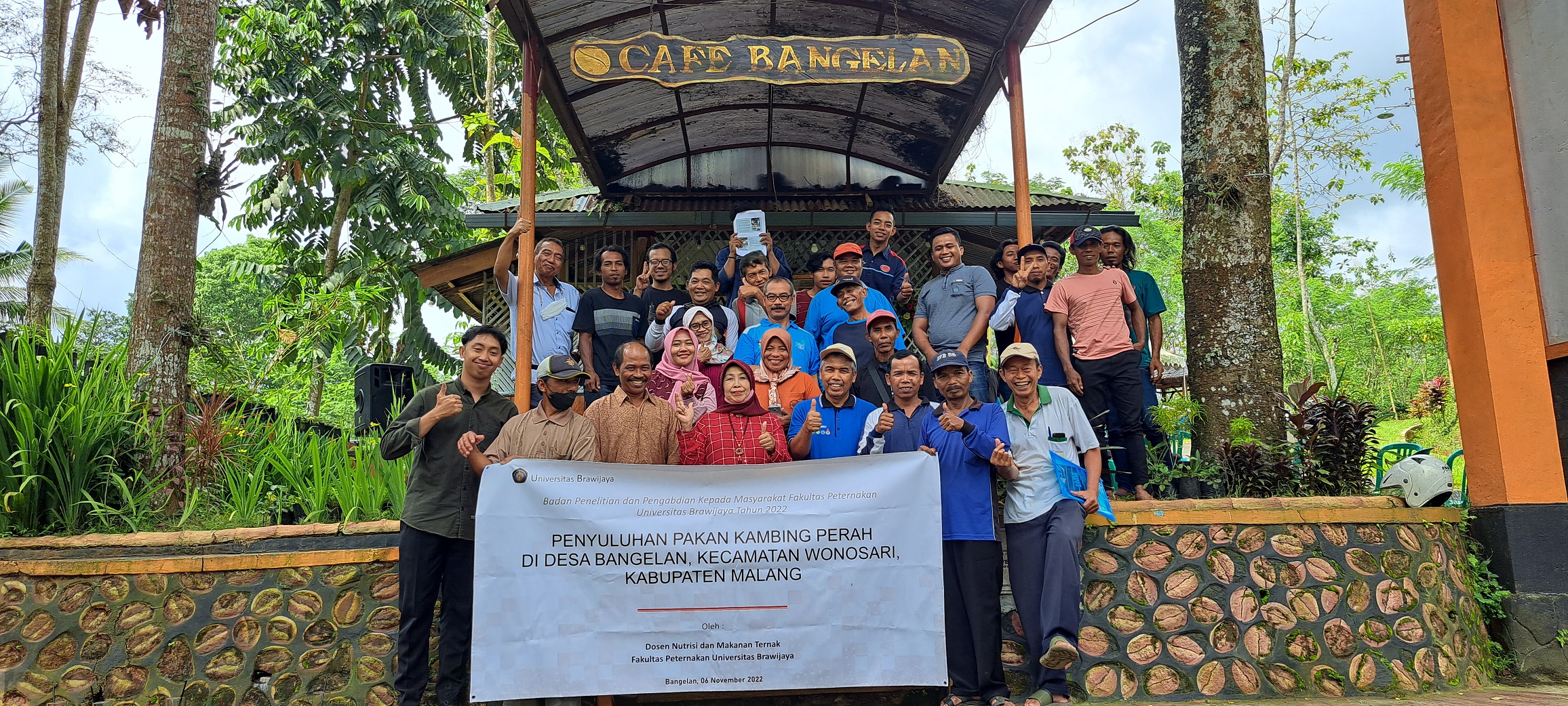 Lecturers and Students of Faculty of Animal Science UB Provide Dairy Goat Feed Assistance to Livestock Groups in Malang Regency