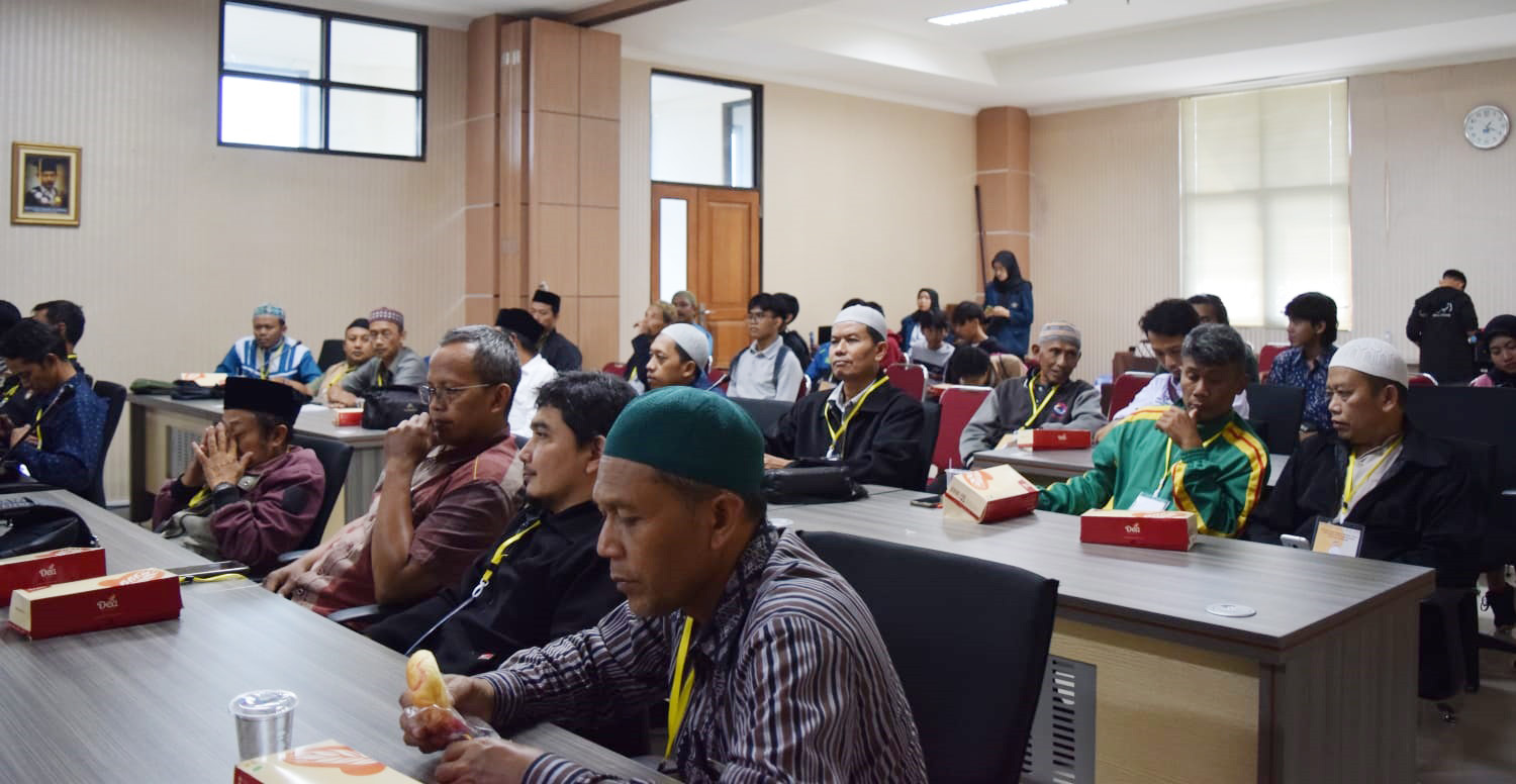 East Java Faculty of Animal Science and Halal Center Hold Training on Slaughter Management and Monitoring of Sacrificial Animals