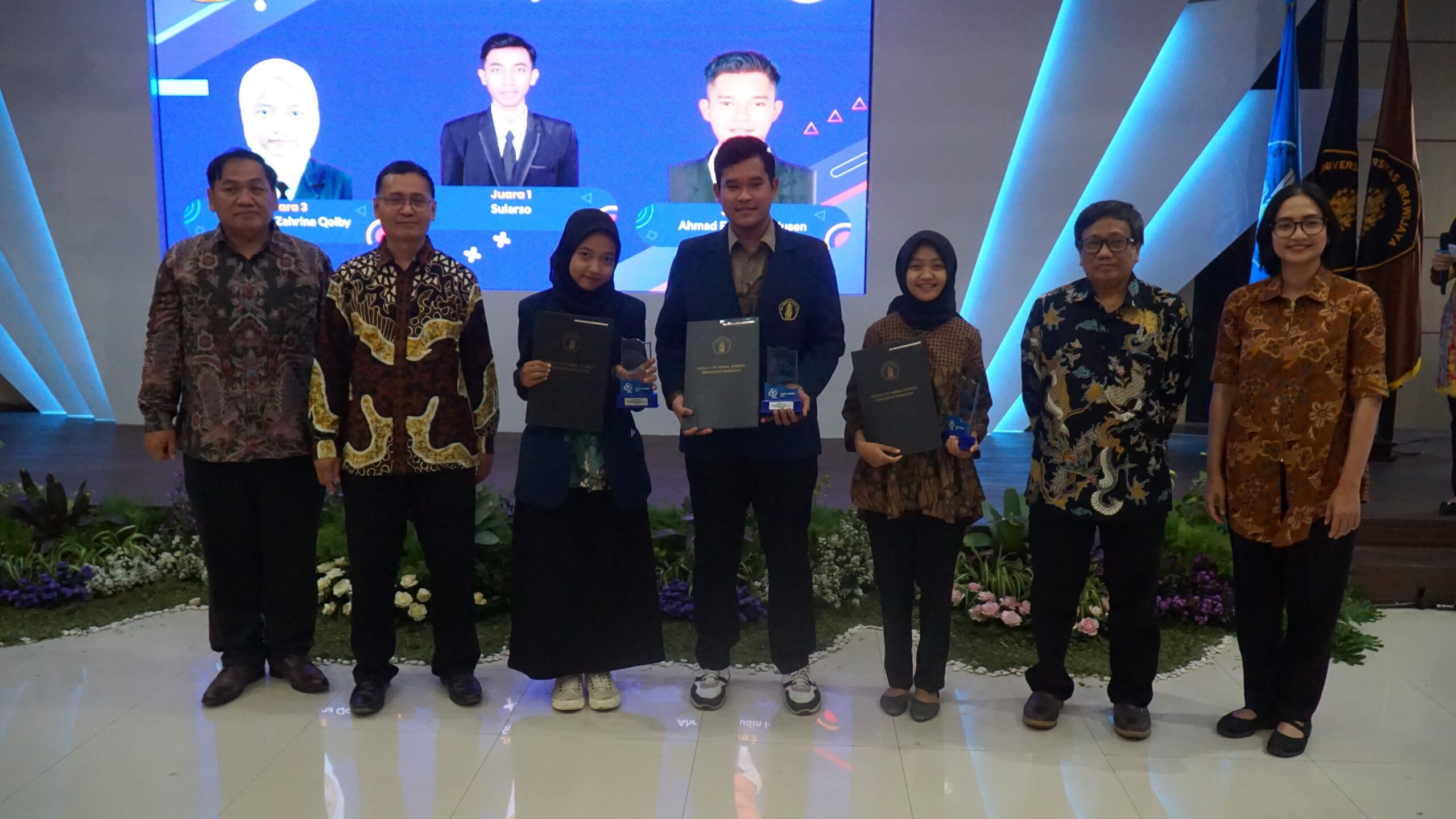 Giving Awards to Outstanding Lecturers and Students Celebrating the 62nd Anniversary of Faculty of Animal Husbandry UB