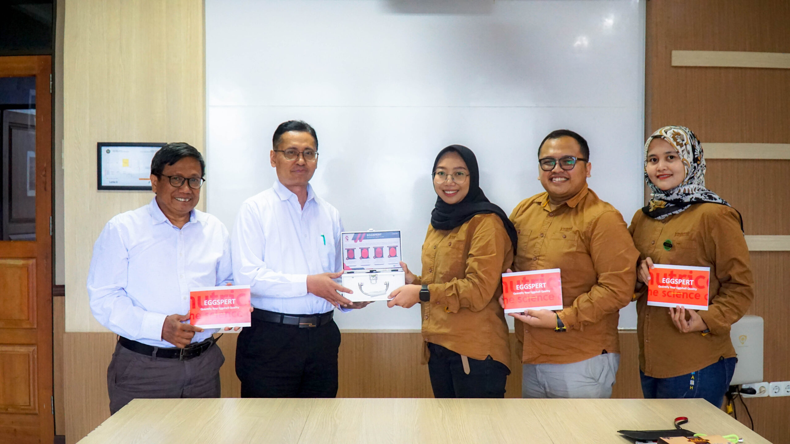 Grant of Innovative Laboratory Equipment “Eggspert Tool” by PT Nutricell Pacific to Faculty of Animal Science, University of Brawijaya