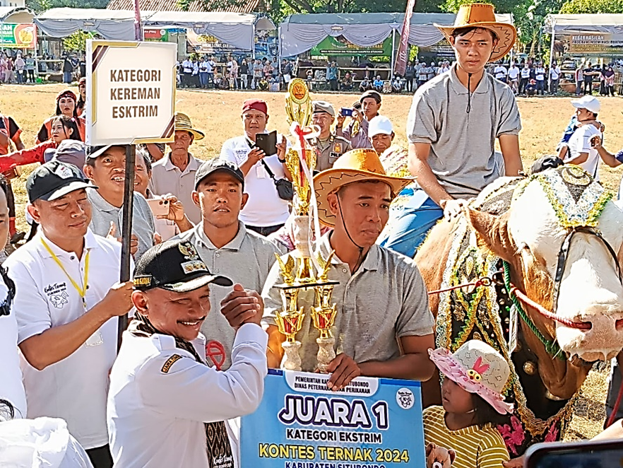 Kontes Ternak Sapi dan Domba Tahunan di Situbondo Berlangsung Meriah salah satu juri yang dihadirkan dari Fakultas Peternakan UB