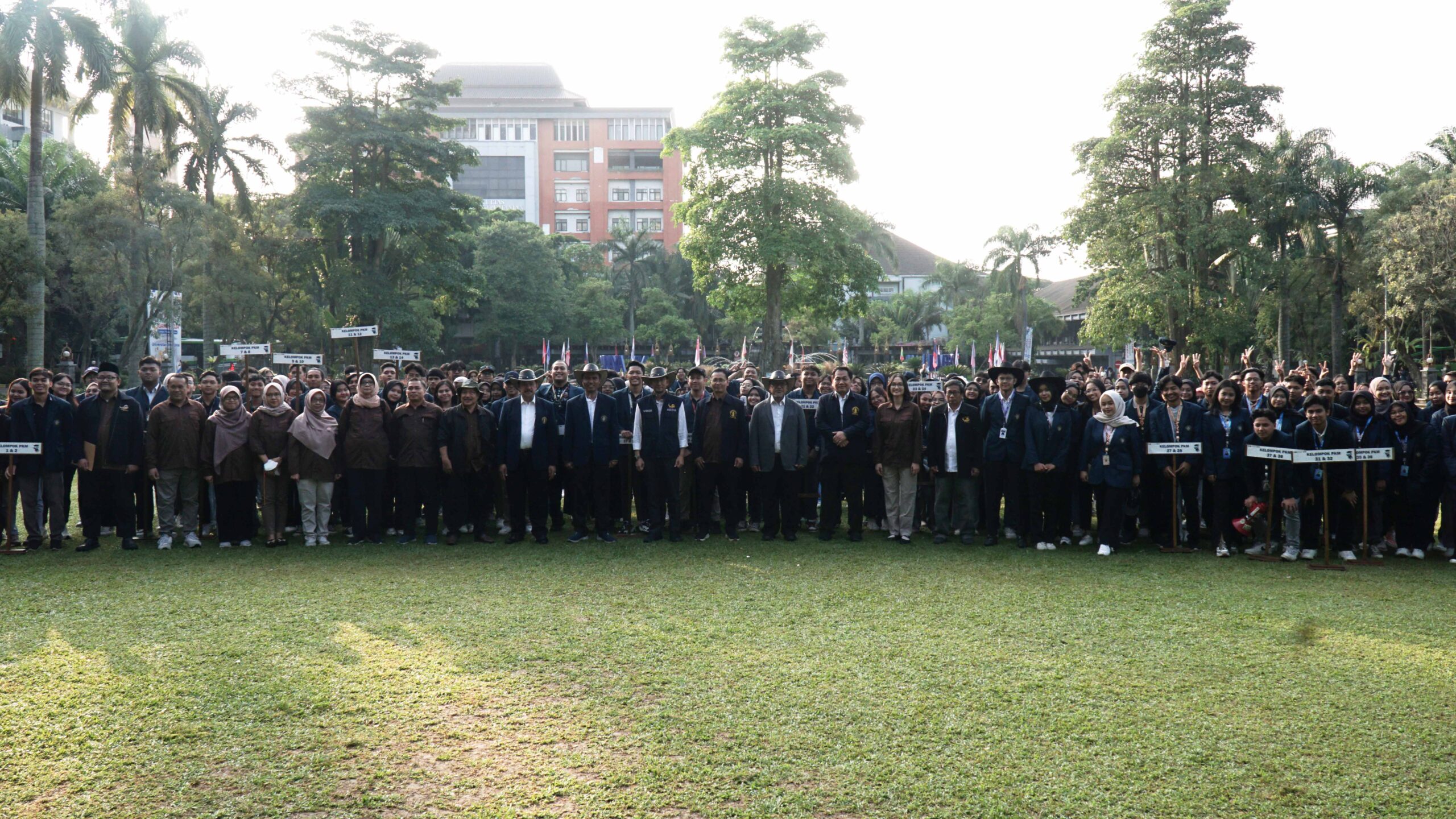 Pelepasan 567 Mahasiswa FAPET Universitas Brawijaya KKN di Kabupaten Magetan oleh Rektor
